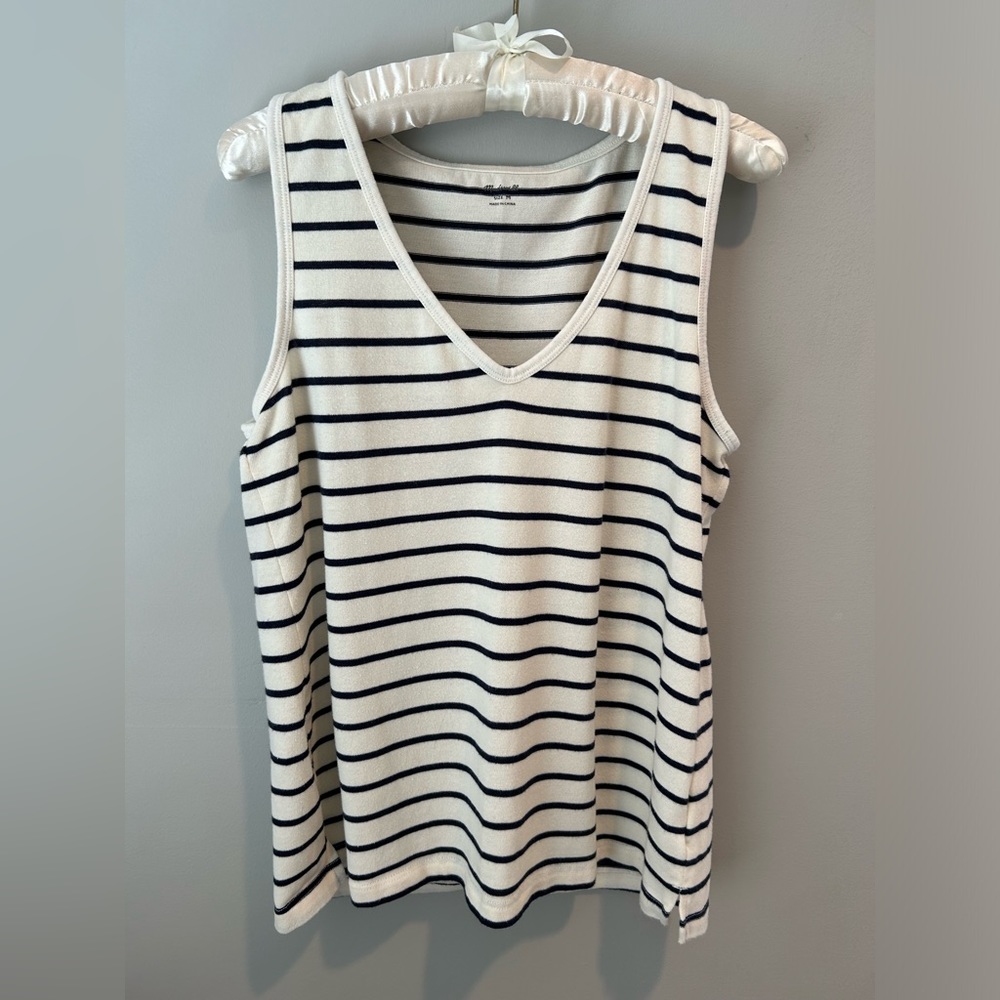 MADEWELL v neck cotton tank in navy stripe. Size M. VGUC.